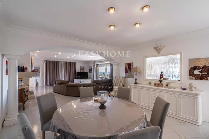 Image No.7-5 Bed House for sale