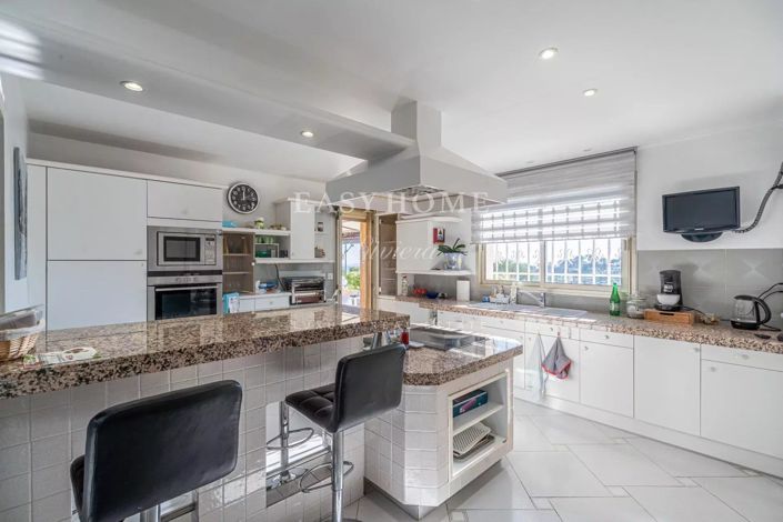 Image No.8-5 Bed House for sale