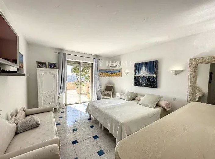 Image No.9-5 Bed House for sale