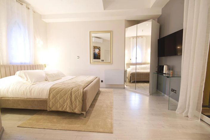 Image No.17-6 Bed House for sale