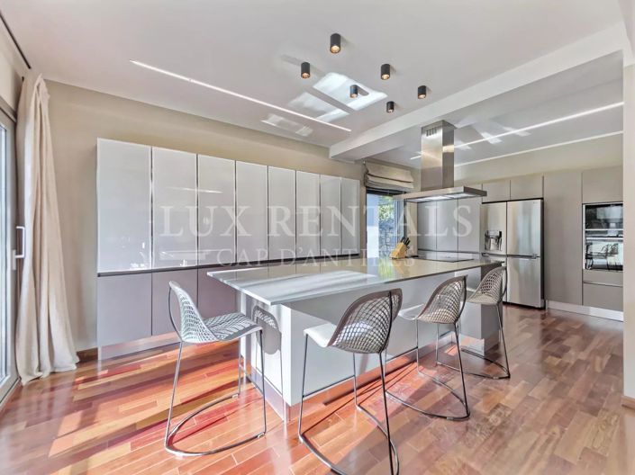 Image No.8-4 Bed House for sale