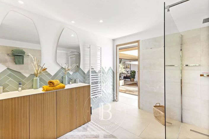 Image No.12-4 Bed House for sale