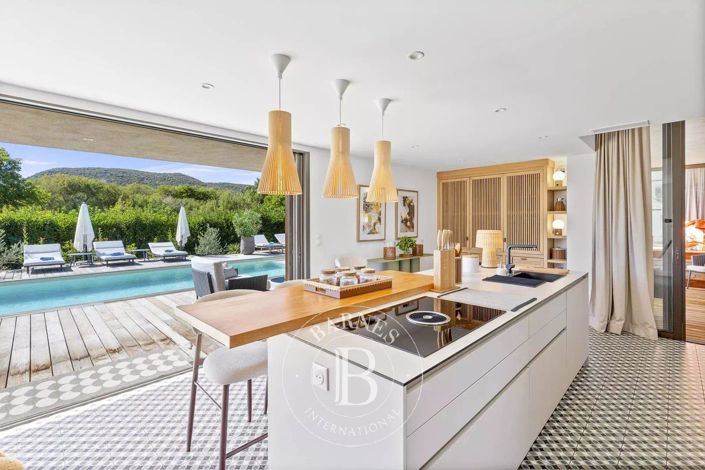 Image No.5-4 Bed House for sale