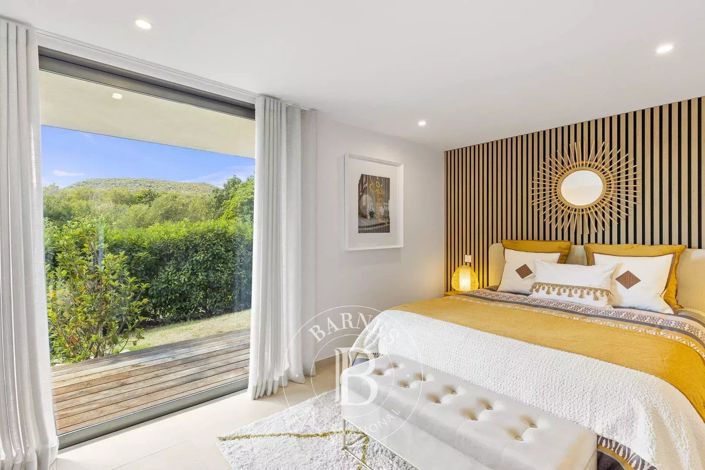 Image No.8-4 Bed House for sale