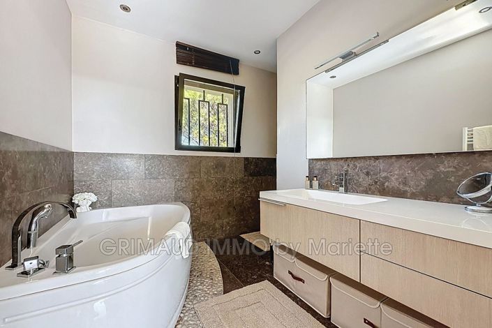 Image No.15-4 Bed House for sale