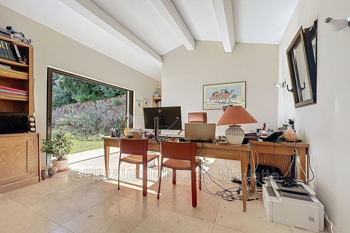 Image No.16-4 Bed House for sale