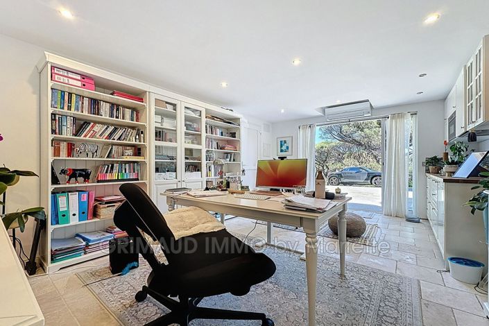 Image No.17-4 Bed House for sale