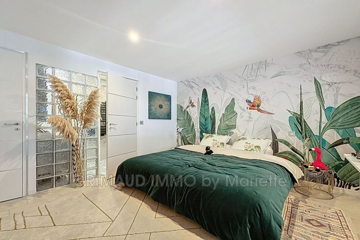 Image No.18-4 Bed House for sale