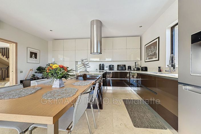 Image No.6-4 Bed House for sale