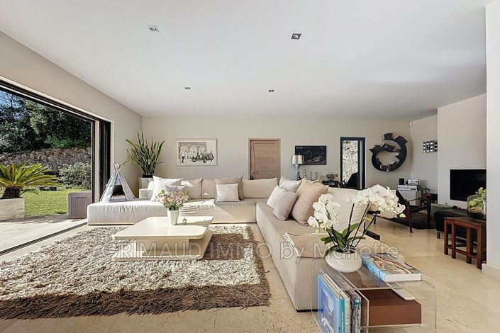 Image No.8-4 Bed House for sale