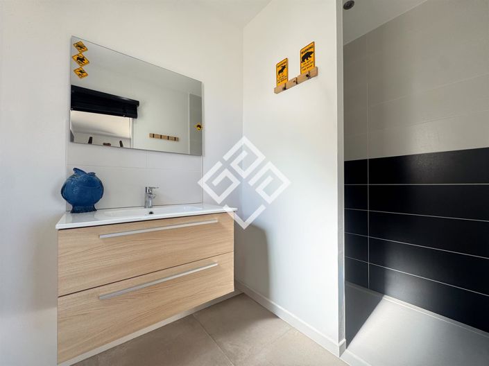 Image No.12-4 Bed House for sale