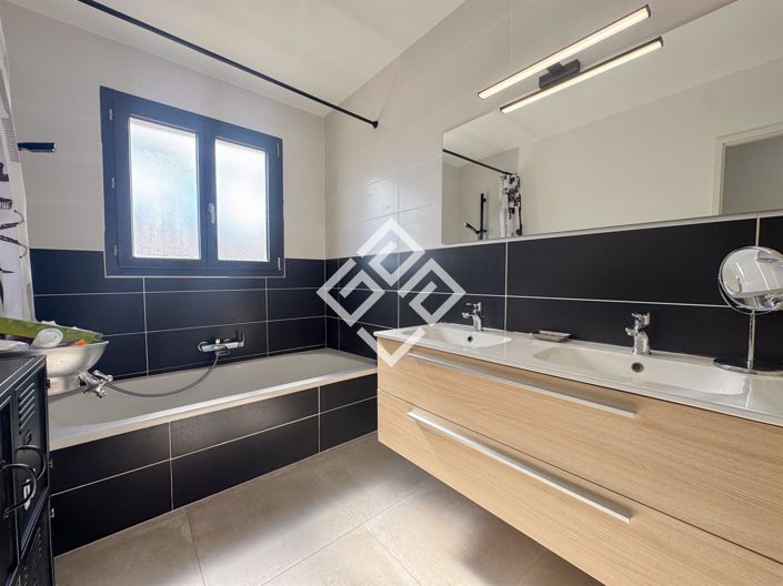 Image No.14-4 Bed House for sale