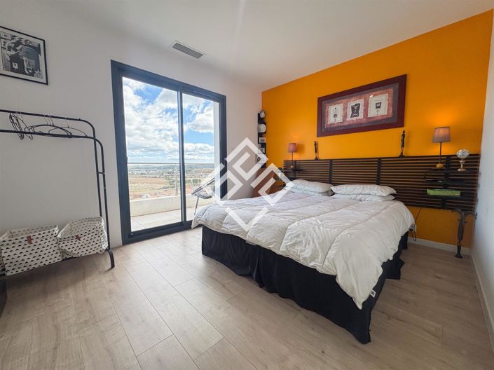 Image No.16-4 Bed House for sale