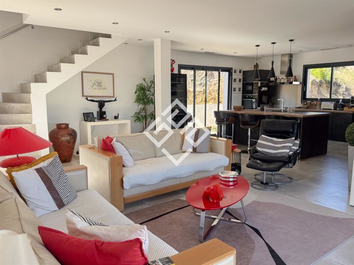 Image No.3-4 Bed House for sale