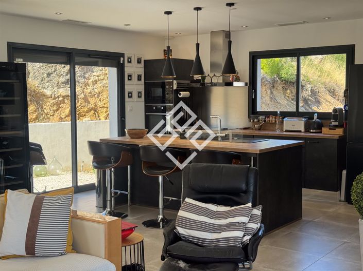 Image No.8-4 Bed House for sale