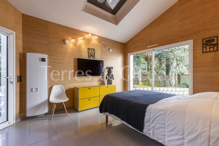 Image No.10-3 Bed House for sale