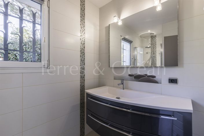 Image No.15-3 Bed House for sale