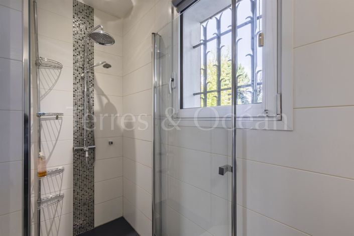 Image No.17-3 Bed House for sale