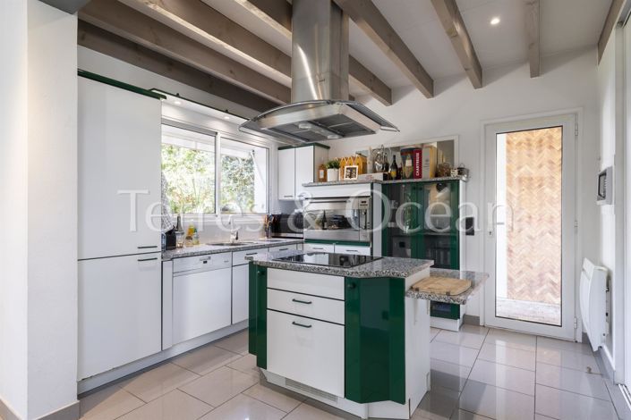 Image No.8-3 Bed House for sale