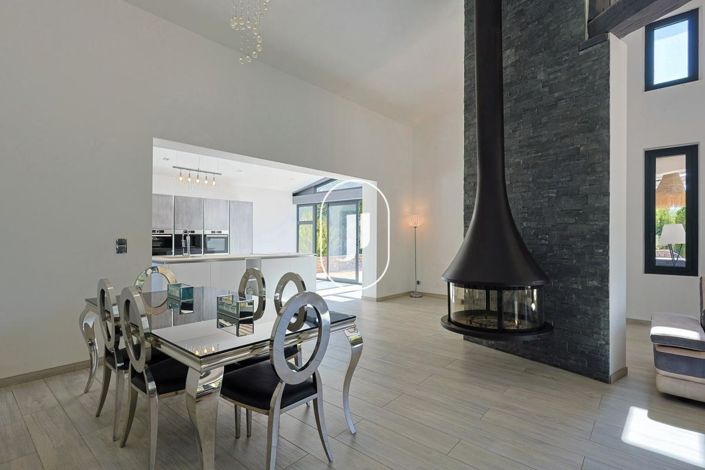 Image No.6-6 Bed House for sale