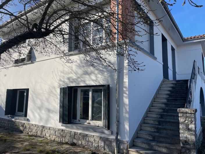 Image No.1-5 Bed House for sale