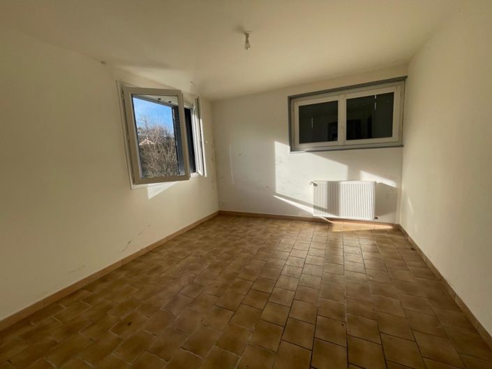 Image No.9-5 Bed House for sale