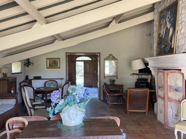 Image No.8-7 Bed House for sale