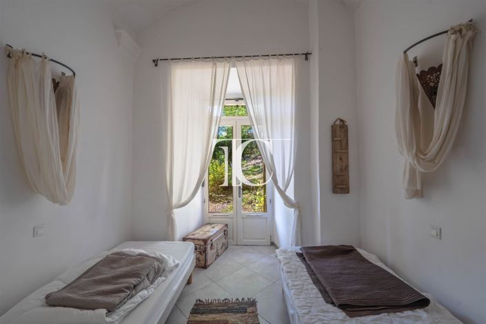 Image No.14-12 Bed House for sale