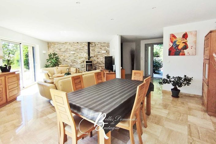 Image No.10-5 Bed House for sale