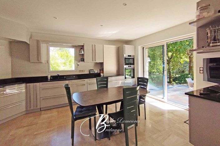 Image No.7-5 Bed House for sale