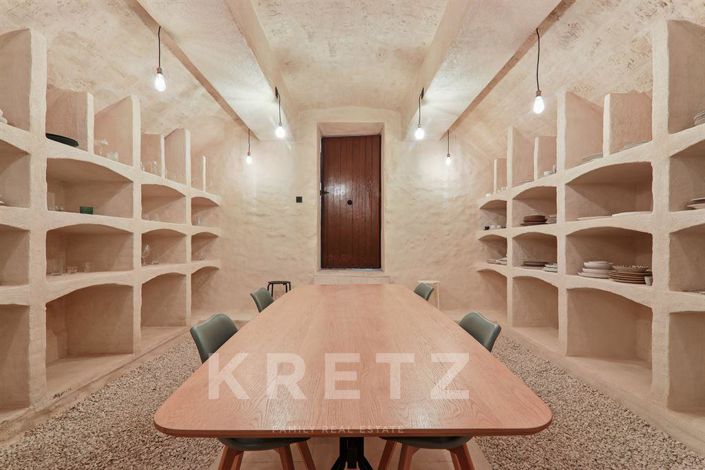 Image No.12-10 Bed Property for sale