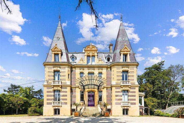 Image No.18-10 Bed Property for sale