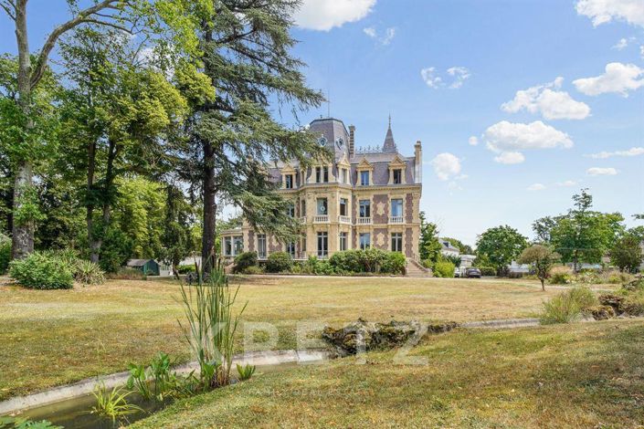 Image No.19-10 Bed Property for sale