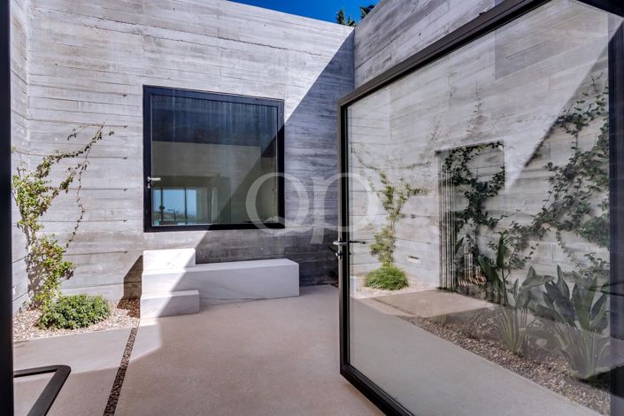 Image No.2-4 Bed House for sale