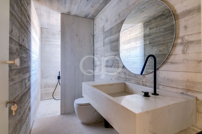 Image No.8-4 Bed House for sale