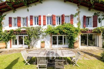 7 Bed House for sale