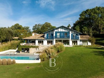 6 Bed House for sale