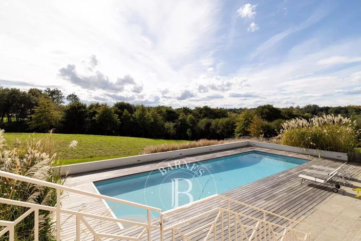 Image No.10-6 Bed House for sale