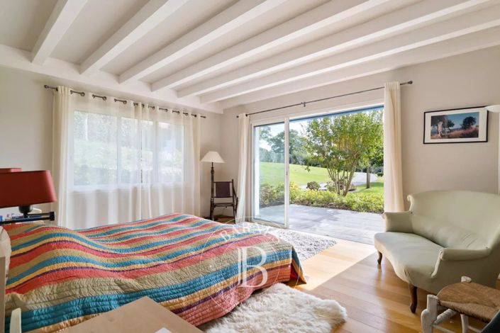 Image No.18-6 Bed House for sale