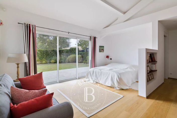 Image No.22-6 Bed House for sale