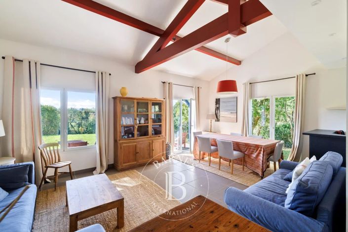 Image No.28-6 Bed House for sale