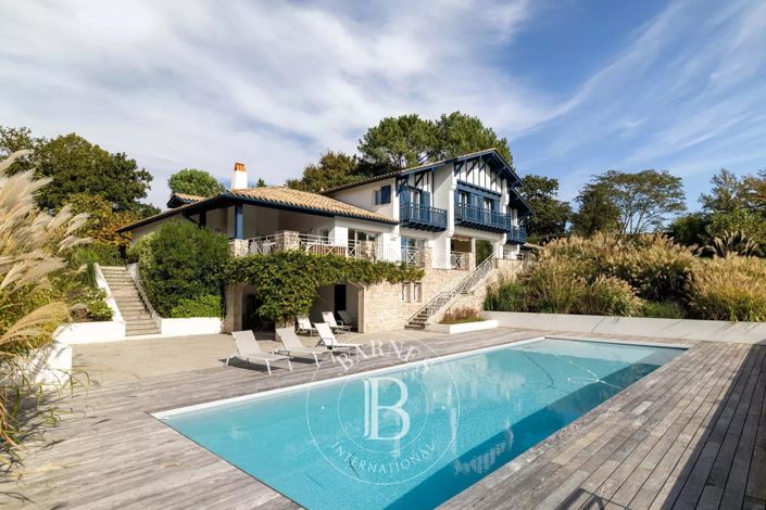 Image No.3-6 Bed House for sale