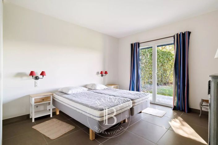 Image No.30-6 Bed House for sale