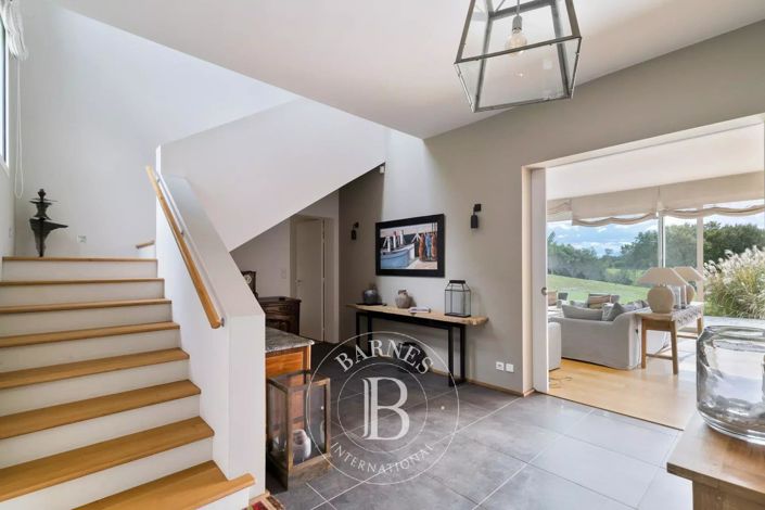 Image No.5-6 Bed House for sale