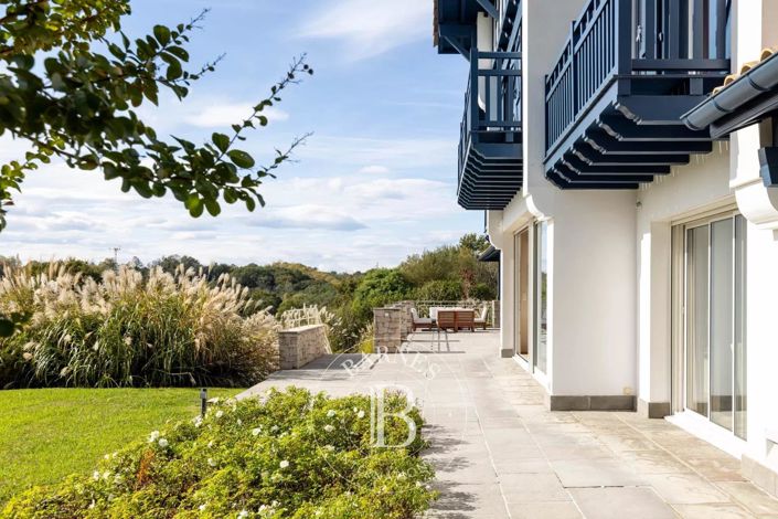 Image No.8-6 Bed House for sale