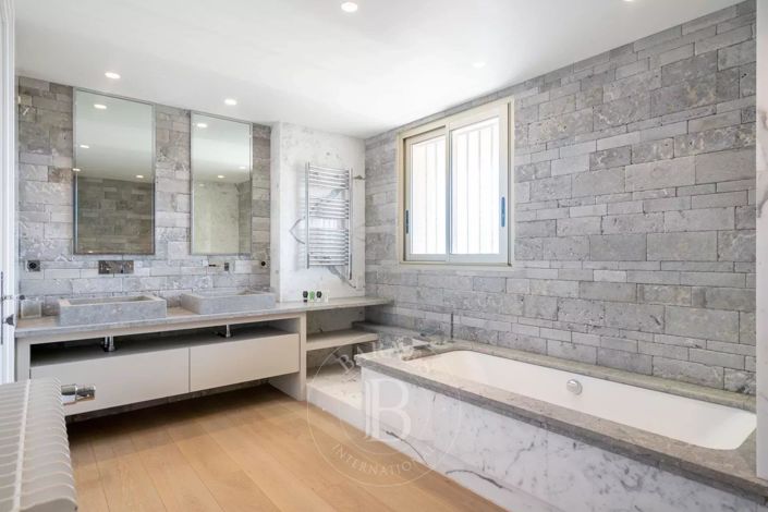 Image No.10-3 Bed Apartment for sale