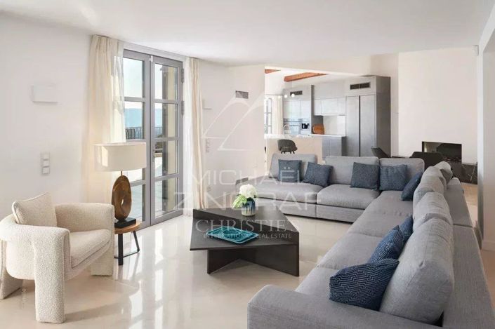 Image No.6-5 Bed House for sale