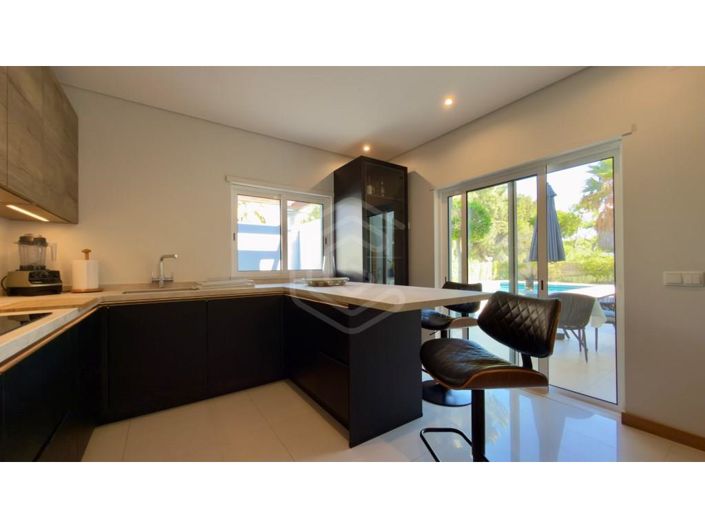 Image No.24-4 Bed House for sale