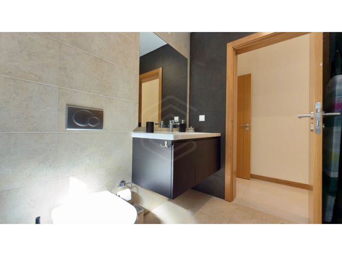 Image No.56-4 Bed House for sale