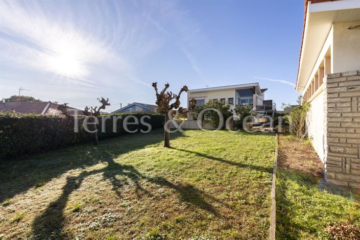 Image No.10-3 Bed House for sale